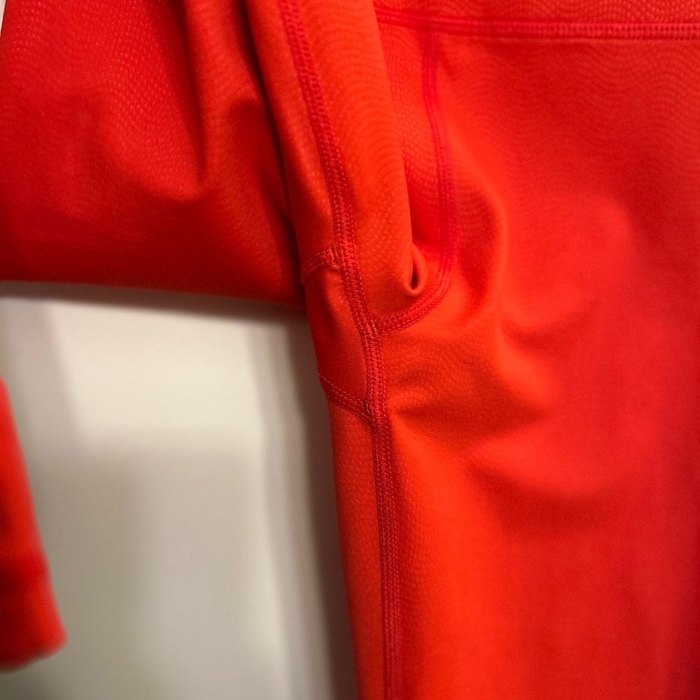 Like New Zyia Active Ascend Red Subtle Pattern Leggings - Picture 5 of 9